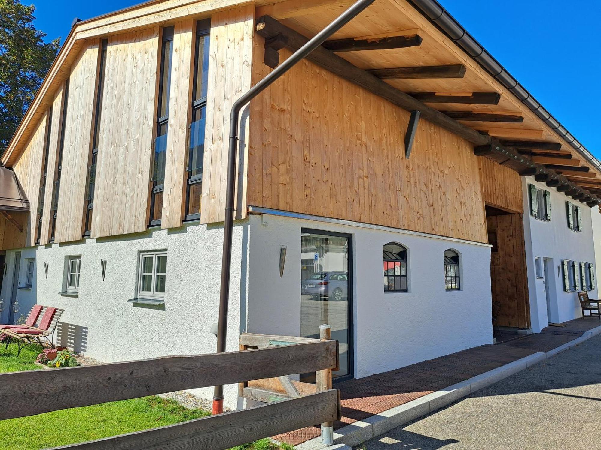 Neu! Ferienwohnungen Im Lueftlmalereck, Hennalahaus Оберамергау Екстериор снимка