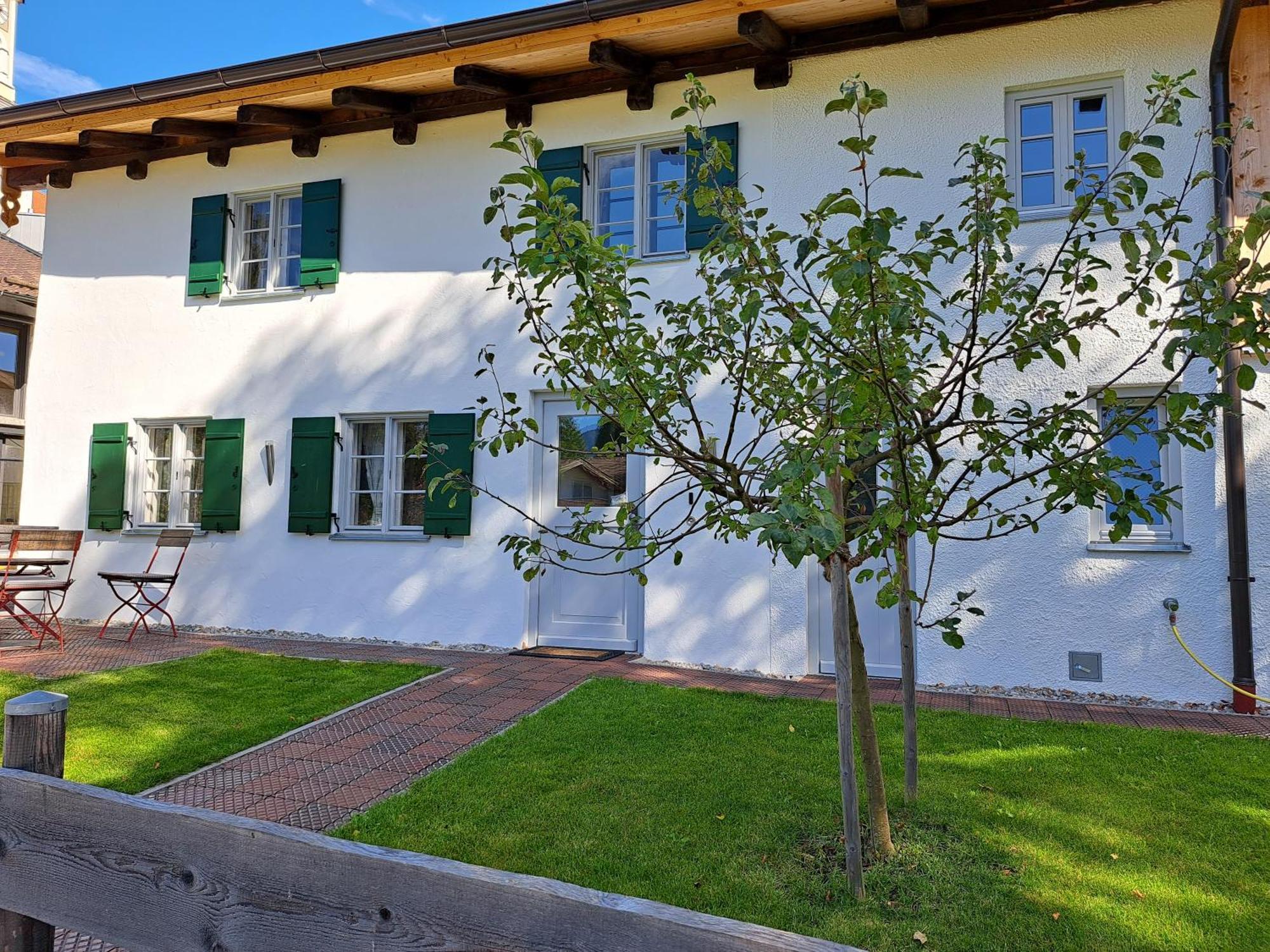 Neu! Ferienwohnungen Im Lueftlmalereck, Hennalahaus Оберамергау Екстериор снимка