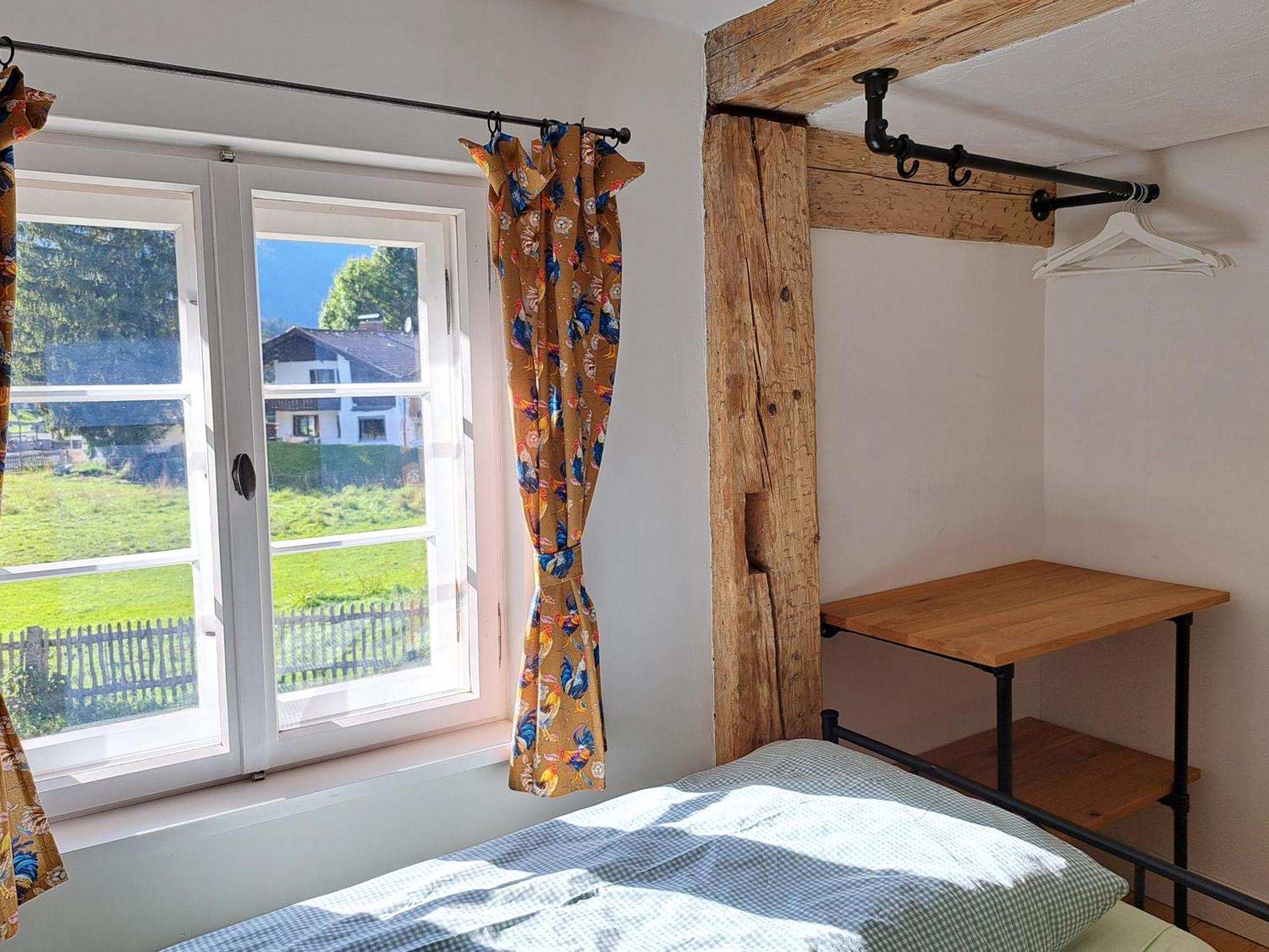 Neu! Ferienwohnungen Im Lueftlmalereck, Hennalahaus Оберамергау Екстериор снимка