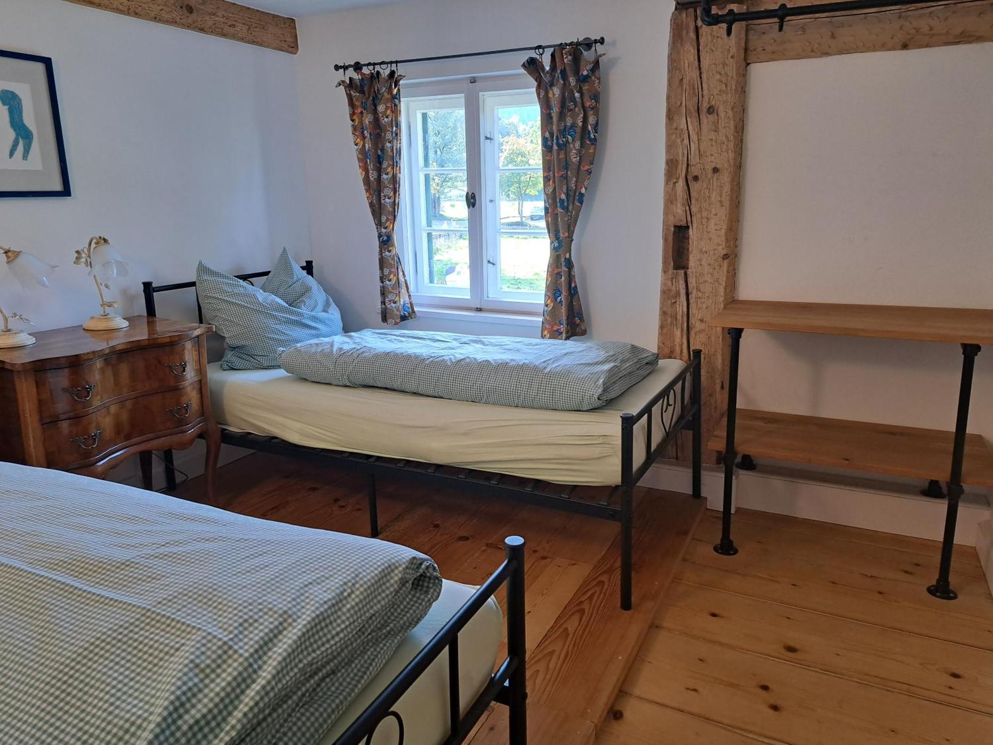 Neu! Ferienwohnungen Im Lueftlmalereck, Hennalahaus Оберамергау Екстериор снимка