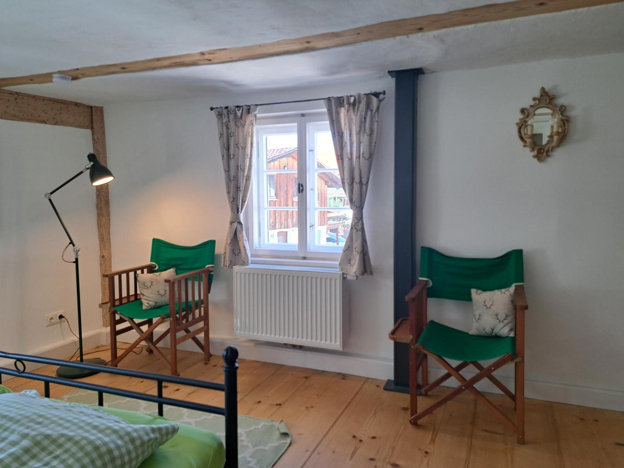 Neu! Ferienwohnungen Im Lueftlmalereck, Hennalahaus Оберамергау Екстериор снимка