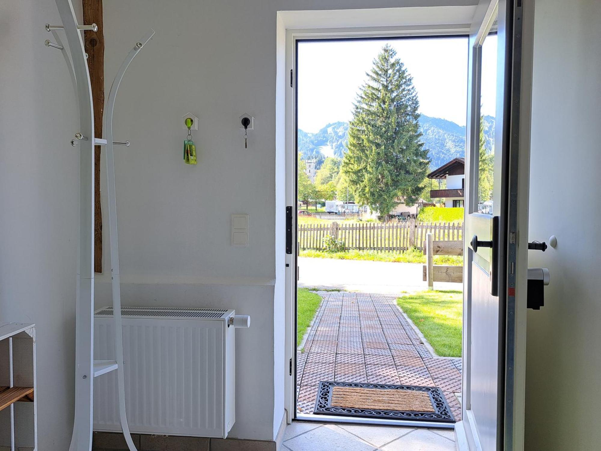 Neu! Ferienwohnungen Im Lueftlmalereck, Hennalahaus Оберамергау Екстериор снимка