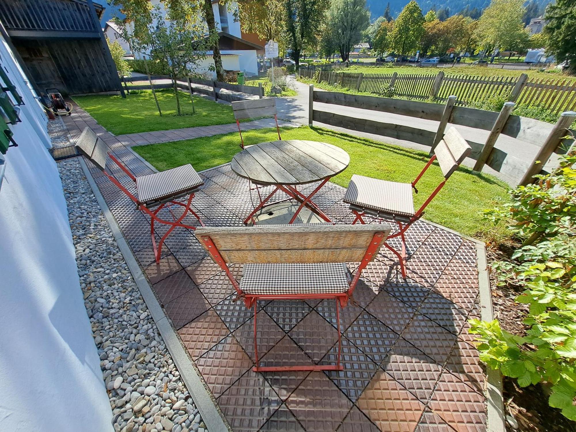 Neu! Ferienwohnungen Im Lueftlmalereck, Hennalahaus Оберамергау Екстериор снимка